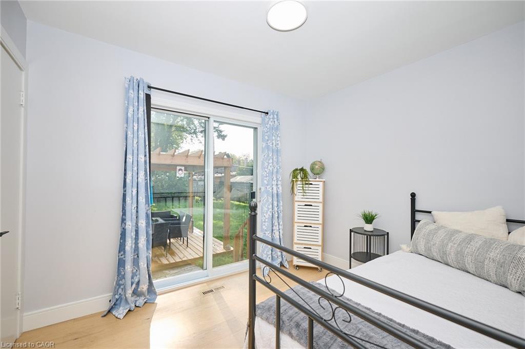 2214 Prospect Street, Burlington, ON - Indoor Photo Showing Bedroom