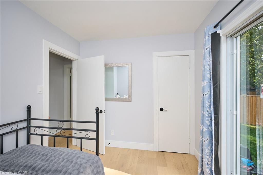 2214 Prospect Street, Burlington, ON - Indoor Photo Showing Bedroom