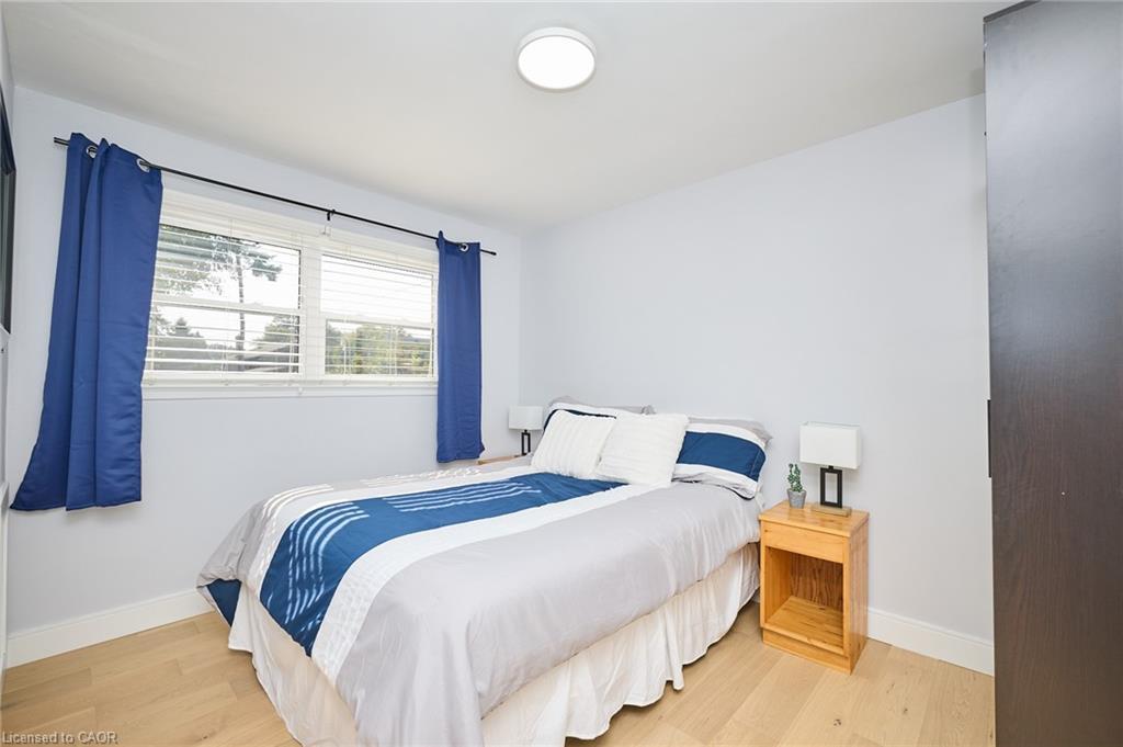 2214 Prospect Street, Burlington, ON - Indoor Photo Showing Bedroom