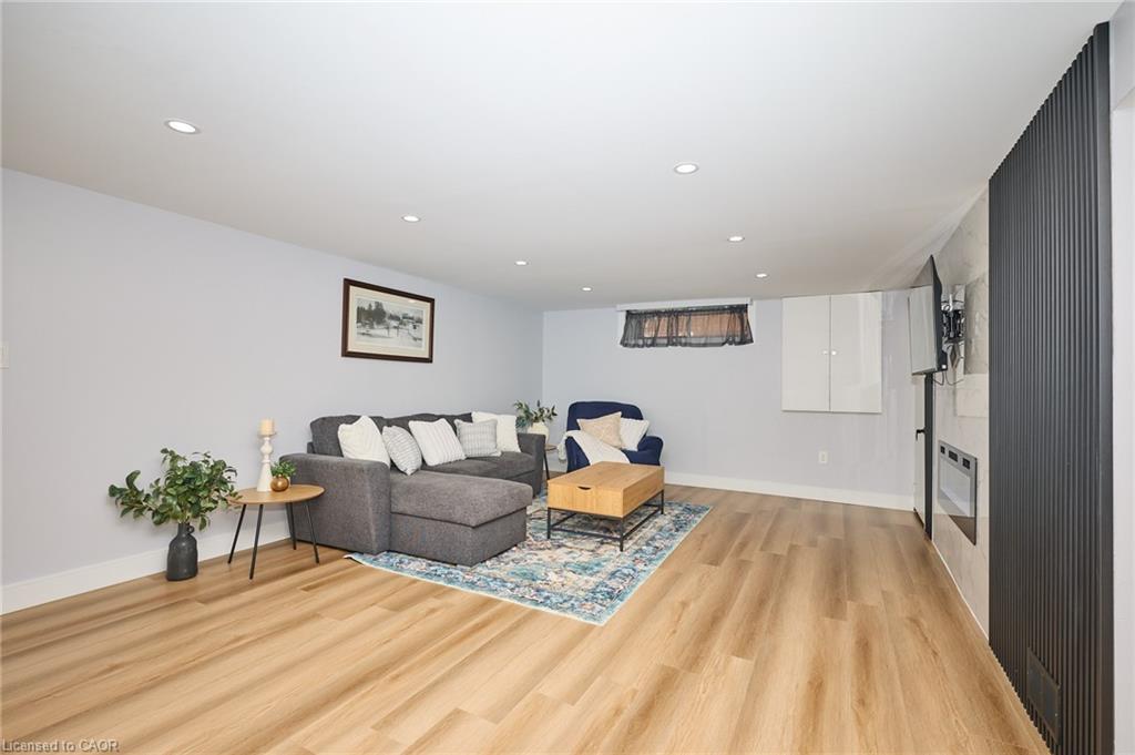 2214 Prospect Street, Burlington, ON - Indoor