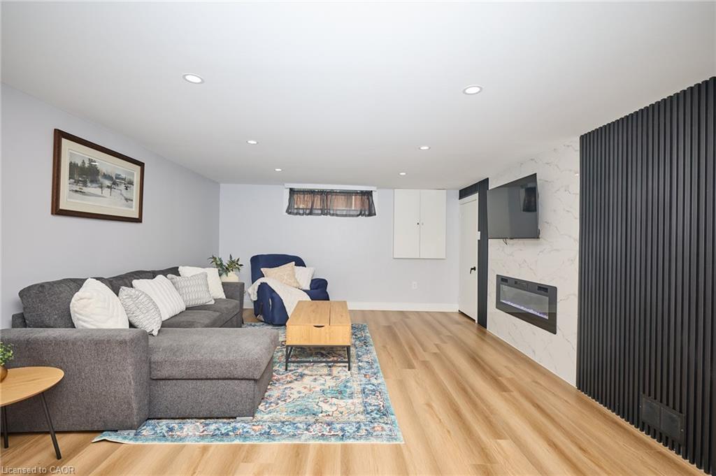 2214 Prospect Street, Burlington, ON - Indoor Photo Showing Living Room With Fireplace
