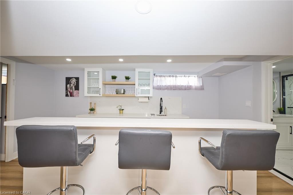 2214 Prospect Street, Burlington, ON - Indoor Photo Showing Kitchen