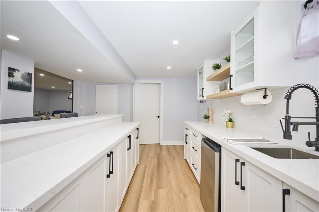 2214 Prospect Street, Burlington, ON - Indoor Photo Showing Kitchen With Upgraded Kitchen