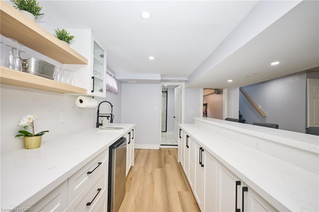 2214 Prospect Street, Burlington, ON - Indoor Photo Showing Kitchen