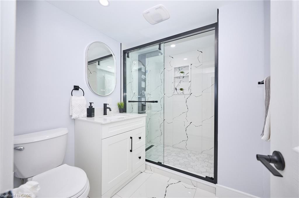 2214 Prospect Street, Burlington, ON - Indoor Photo Showing Bathroom