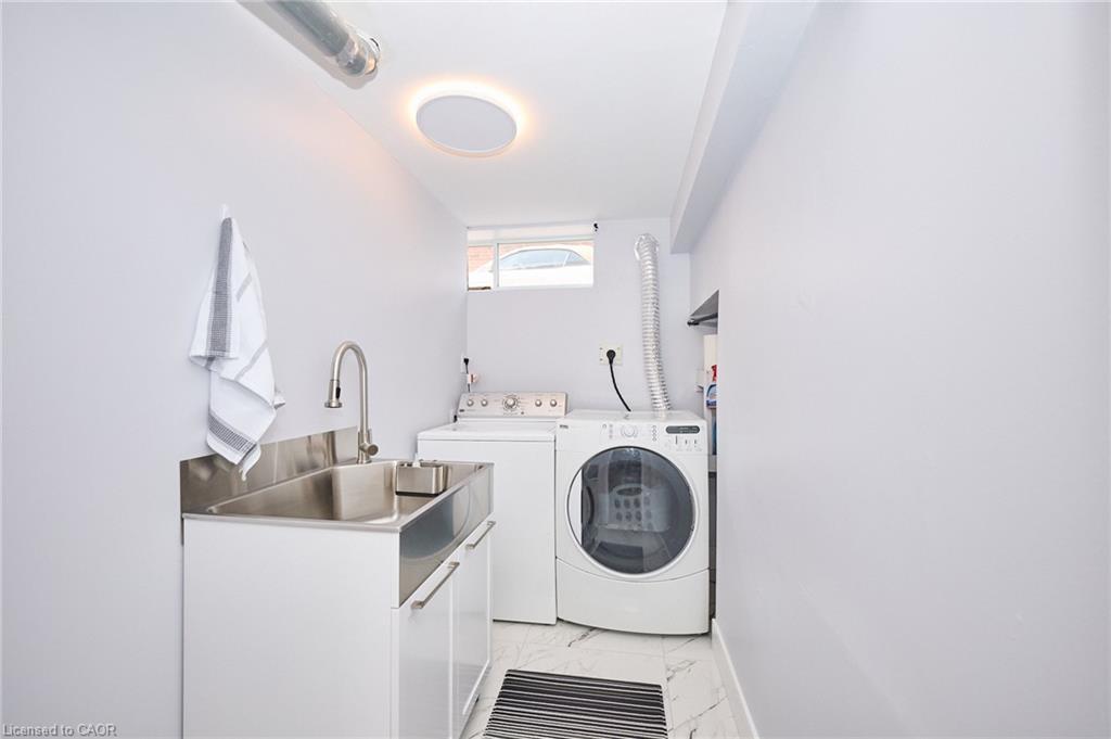 2214 Prospect Street, Burlington, ON - Indoor Photo Showing Laundry Room