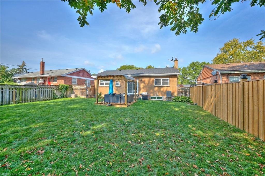 2214 Prospect Street, Burlington, ON - Outdoor With Backyard