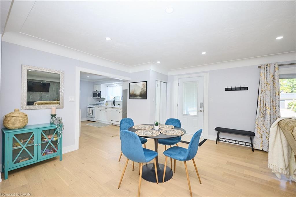 2214 Prospect Street, Burlington, ON - Indoor Photo Showing Dining Room