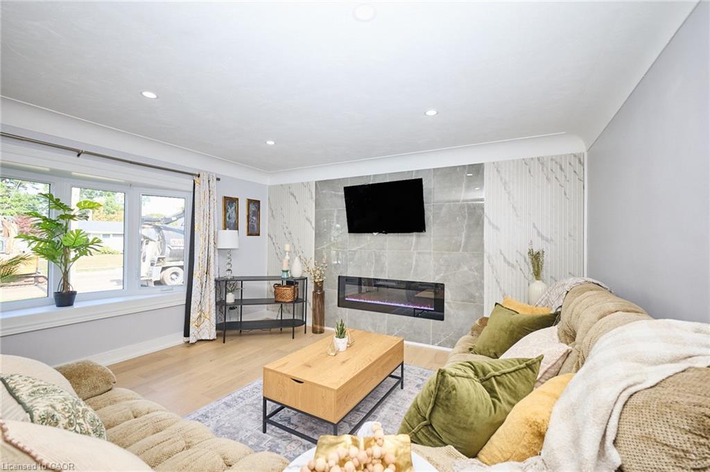 2214 Prospect Street, Burlington, ON - Indoor Photo Showing Living Room With Fireplace