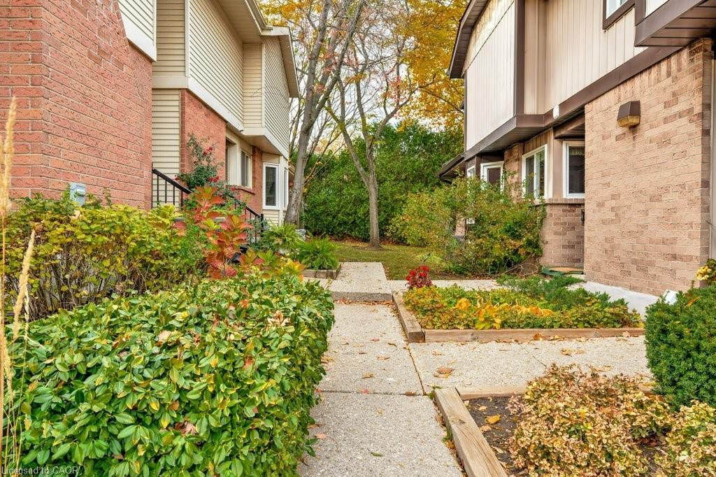 4-1509 Upper Middle Road, Burlington, ON - Outdoor