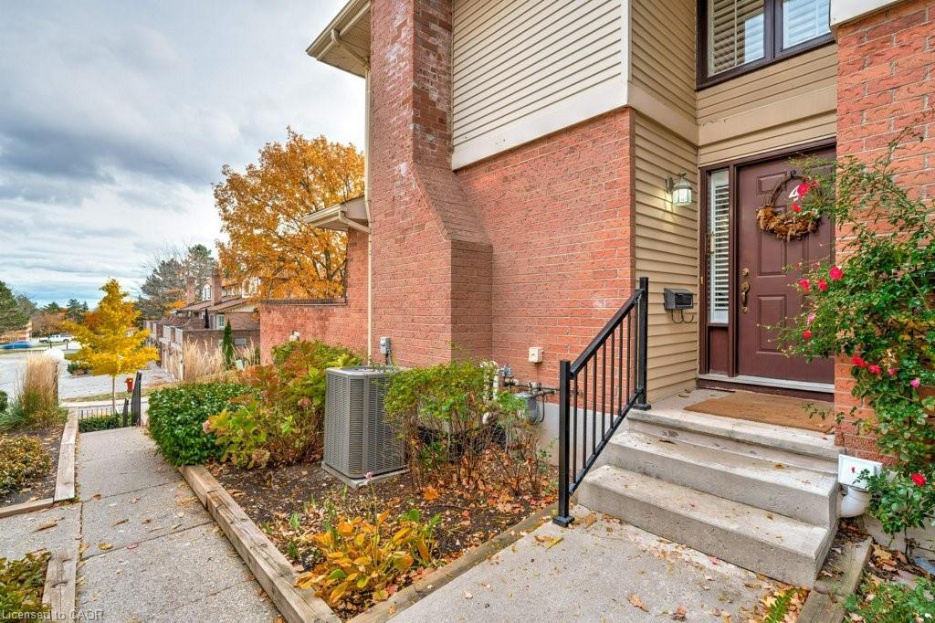 4-1509 Upper Middle Road, Burlington, ON - Outdoor