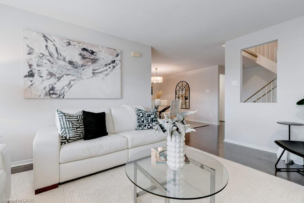 4-1509 Upper Middle Road, Burlington, ON - Indoor Photo Showing Living Room