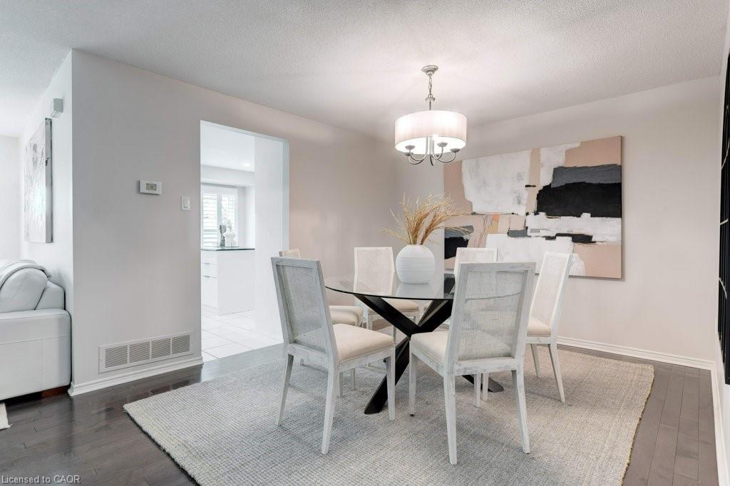 4-1509 Upper Middle Road, Burlington, ON - Indoor Photo Showing Dining Room