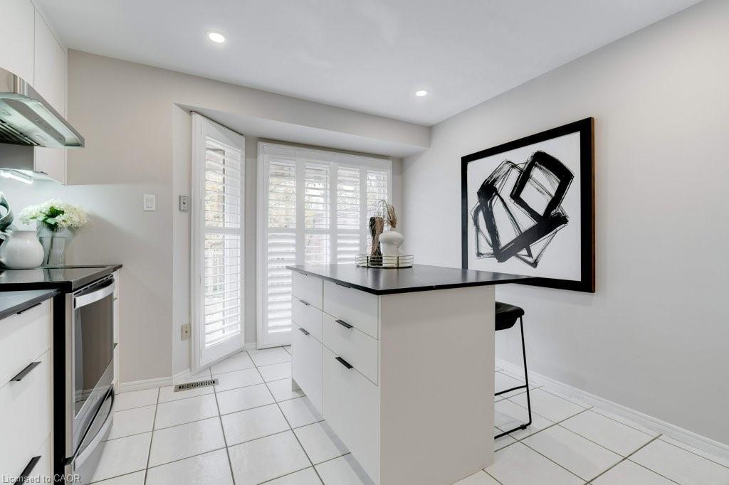 4-1509 Upper Middle Road, Burlington, ON - Indoor Photo Showing Other Room