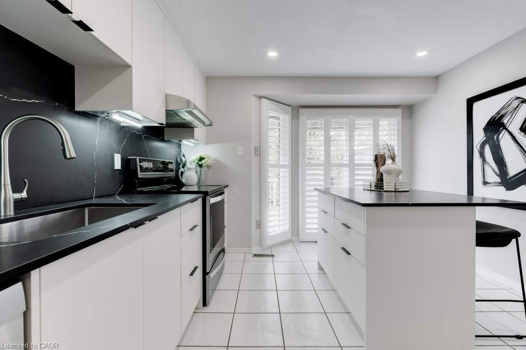 4-1509 Upper Middle Road, Burlington, ON - Indoor Photo Showing Kitchen