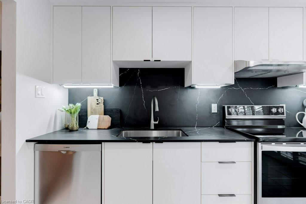4-1509 Upper Middle Road, Burlington, ON - Indoor Photo Showing Kitchen