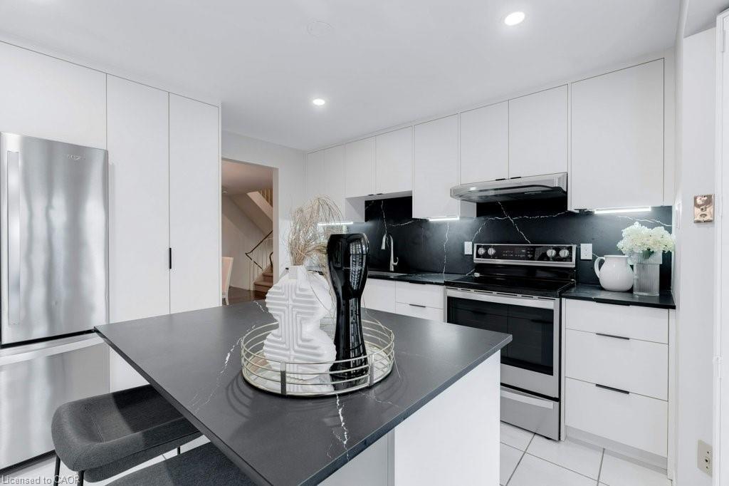 4-1509 Upper Middle Road, Burlington, ON - Indoor Photo Showing Kitchen