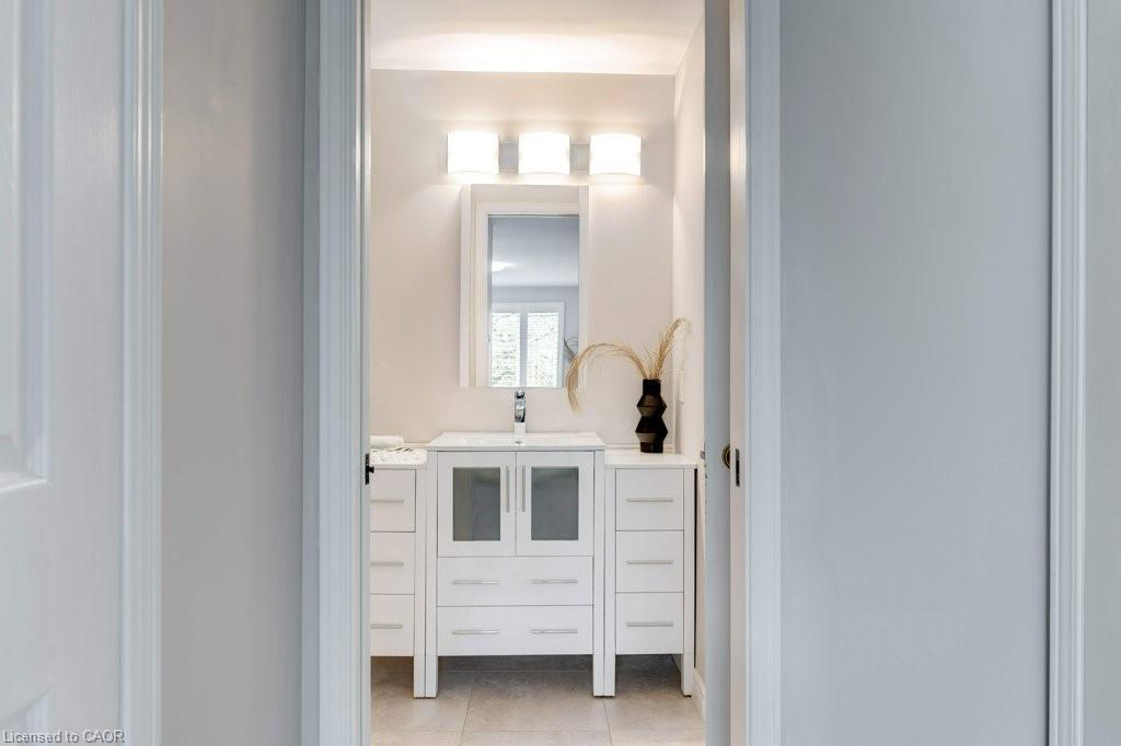 4-1509 Upper Middle Road, Burlington, ON - Indoor Photo Showing Bathroom