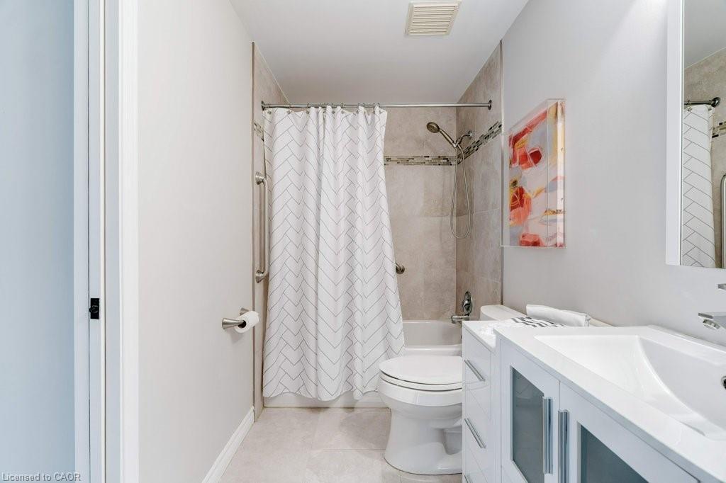 4-1509 Upper Middle Road, Burlington, ON - Indoor Photo Showing Bathroom