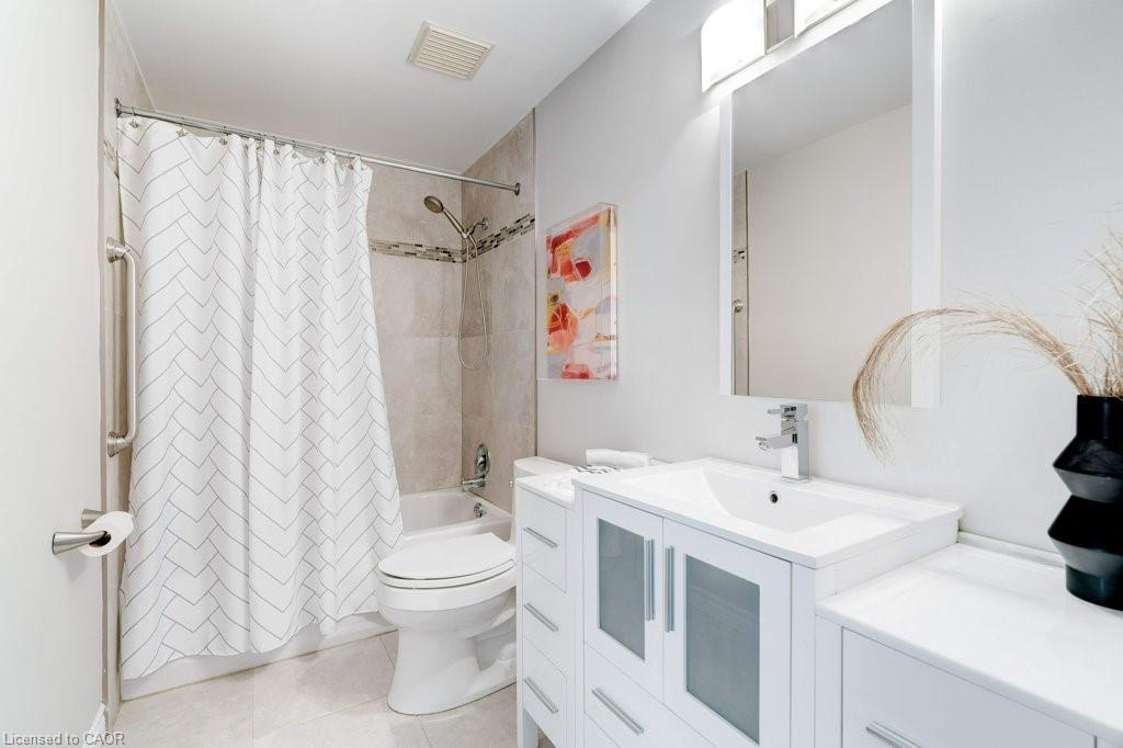 4-1509 Upper Middle Road, Burlington, ON - Indoor Photo Showing Bathroom