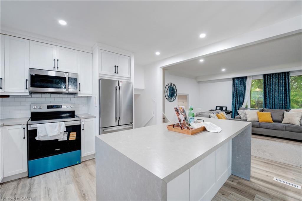 7250 Maywood Street, Niagara Falls, ON - Indoor Photo Showing Kitchen