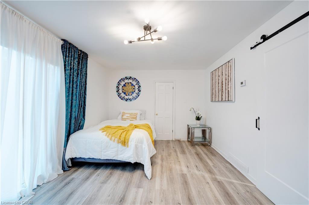 7250 Maywood Street, Niagara Falls, ON - Indoor Photo Showing Bedroom