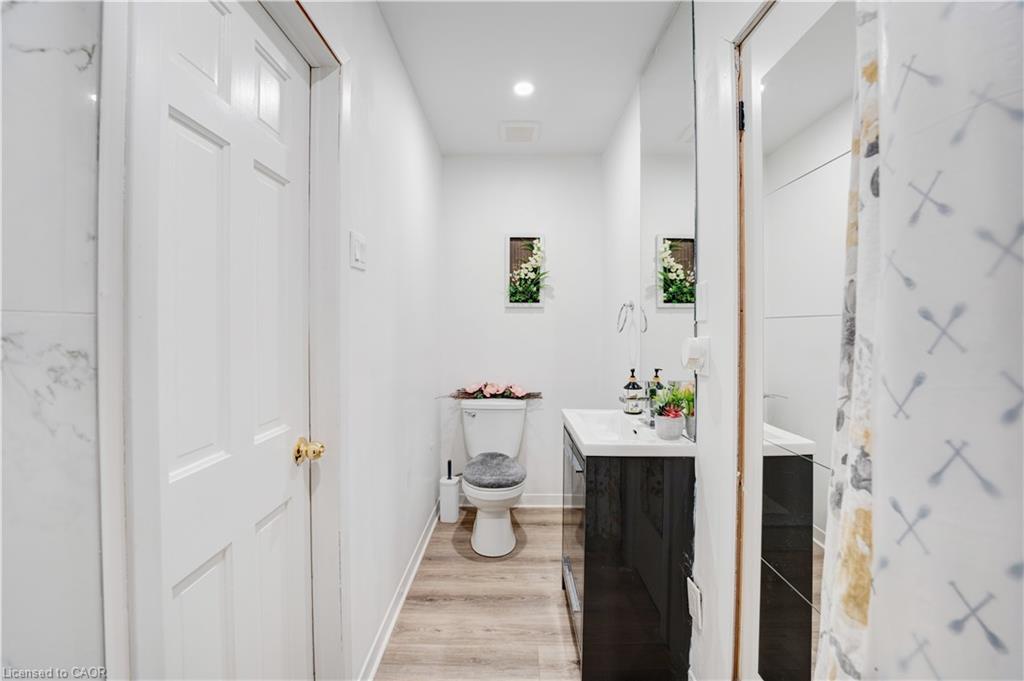 7250 Maywood Street, Niagara Falls, ON - Indoor Photo Showing Bathroom
