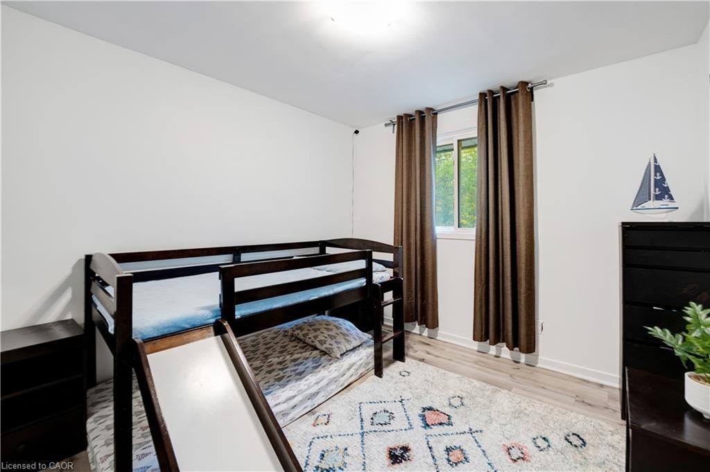7250 Maywood Street, Niagara Falls, ON - Indoor Photo Showing Bedroom