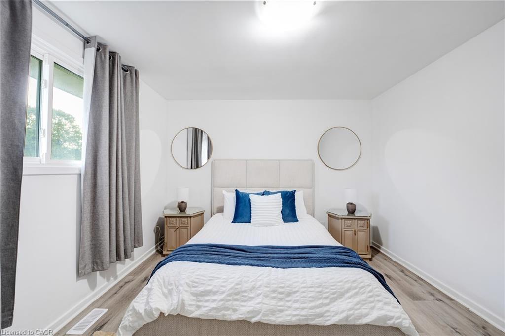 7250 Maywood Street, Niagara Falls, ON - Indoor Photo Showing Bedroom