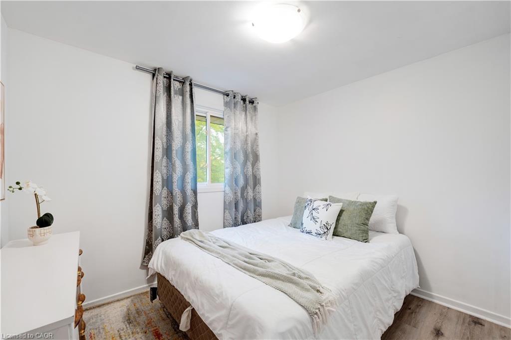 7250 Maywood Street, Niagara Falls, ON - Indoor Photo Showing Bedroom