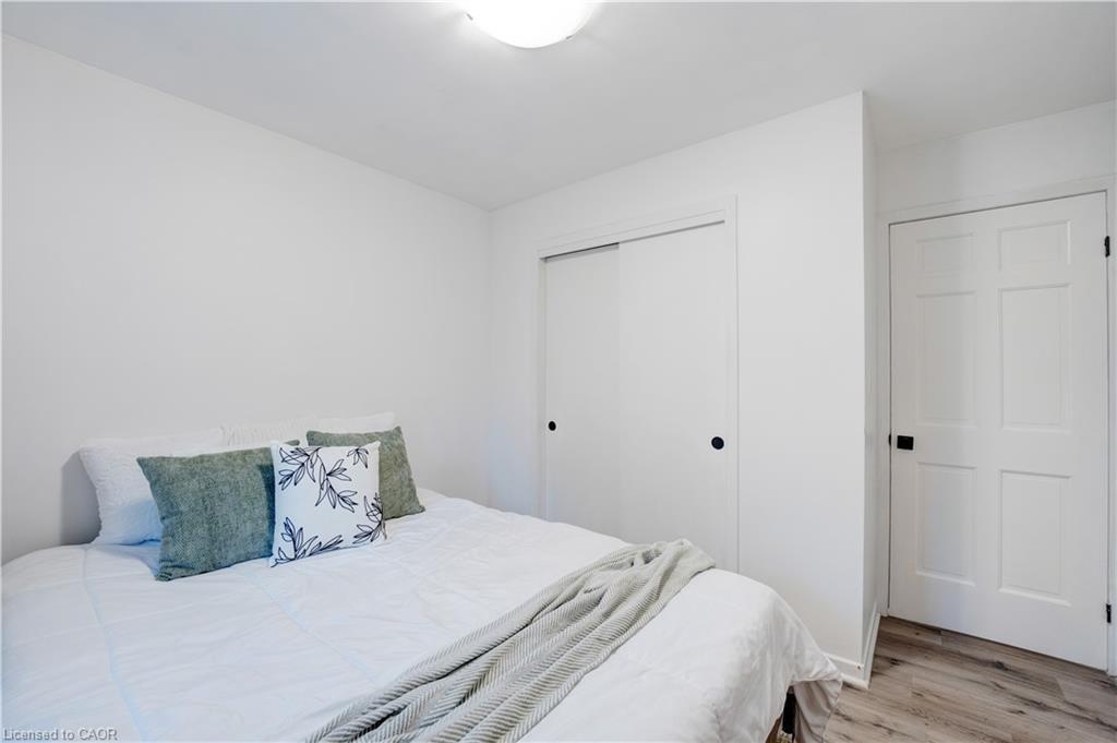 7250 Maywood Street, Niagara Falls, ON - Indoor Photo Showing Bedroom