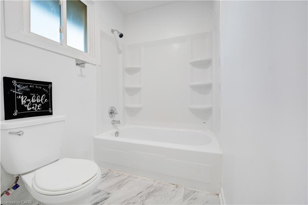 7250 Maywood Street, Niagara Falls, ON - Indoor Photo Showing Bathroom
