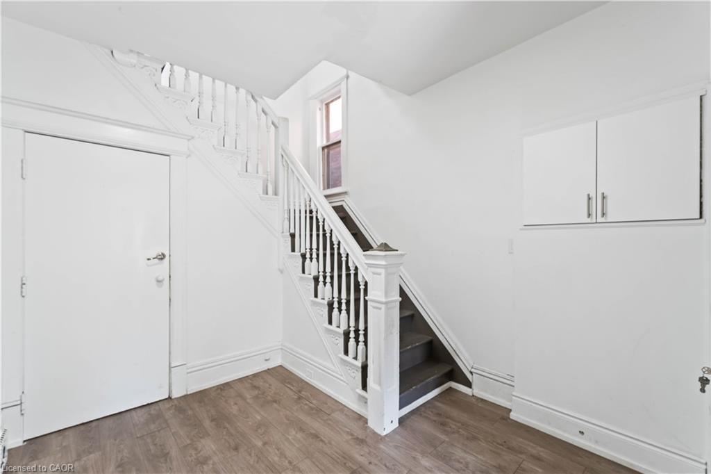 2-110 Myrtle Avenue, Hamilton, ON - Indoor Photo Showing Other Room