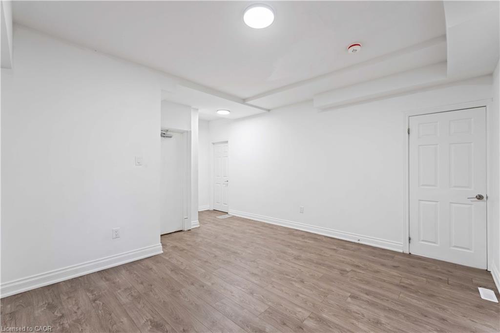 2-110 Myrtle Avenue, Hamilton, ON - Indoor Photo Showing Other Room