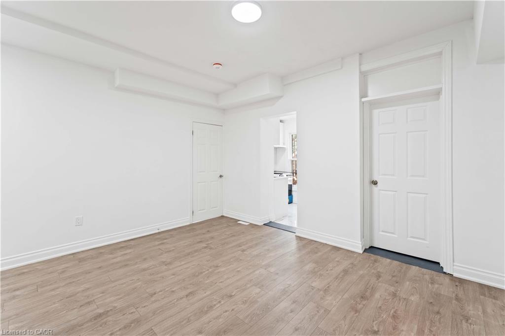 2-110 Myrtle Avenue, Hamilton, ON - Indoor Photo Showing Other Room