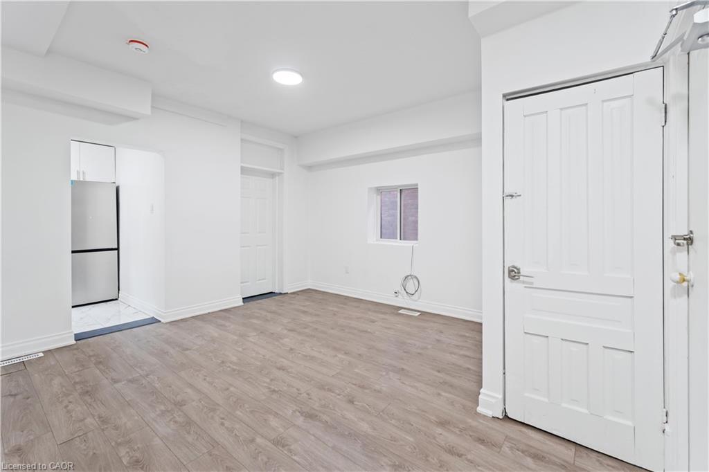 2-110 Myrtle Avenue, Hamilton, ON - Indoor Photo Showing Other Room