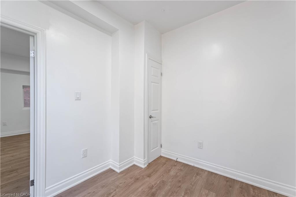 2-110 Myrtle Avenue, Hamilton, ON - Indoor Photo Showing Other Room