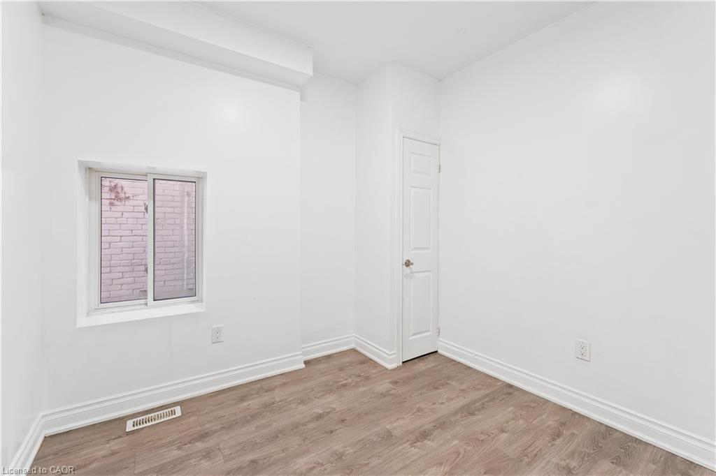 2-110 Myrtle Avenue, Hamilton, ON - Indoor Photo Showing Other Room