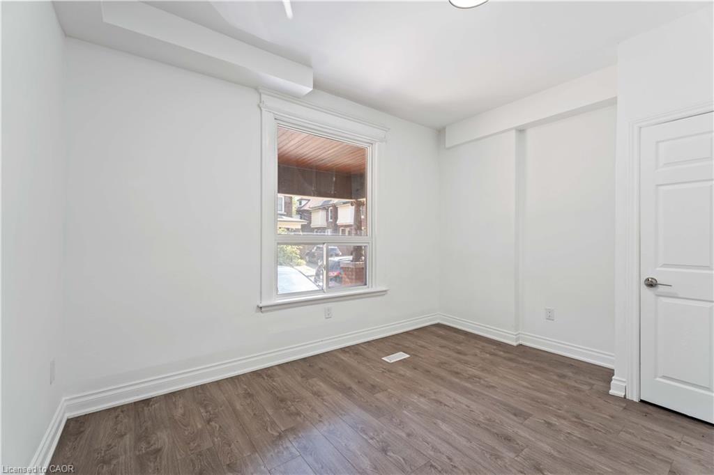 2-110 Myrtle Avenue, Hamilton, ON - Indoor Photo Showing Other Room