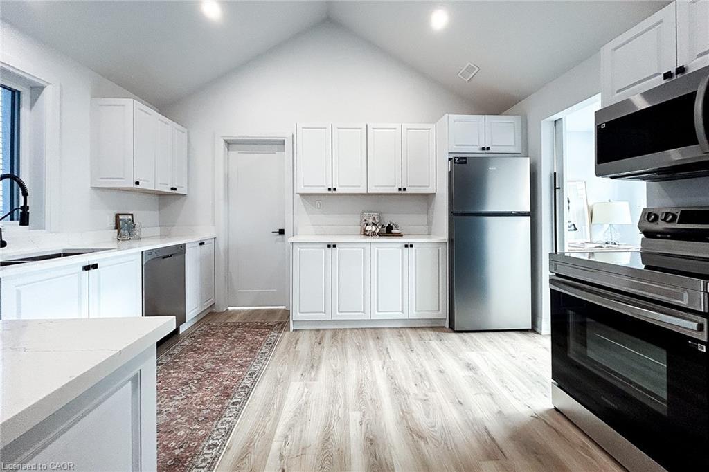 654 West 5Th Street, Hamilton, ON - Indoor Photo Showing Kitchen