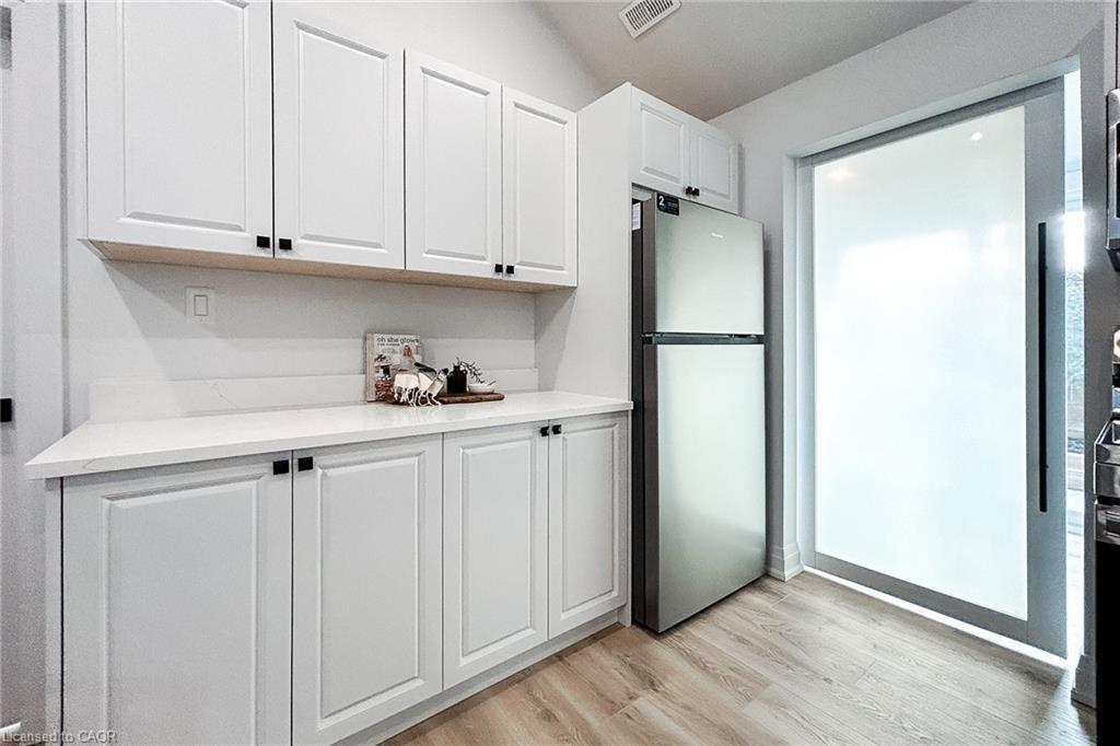 654 West 5Th Street, Hamilton, ON - Indoor Photo Showing Other Room