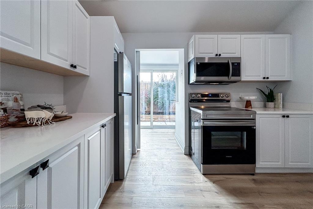 654 West 5Th Street, Hamilton, ON - Indoor Photo Showing Kitchen