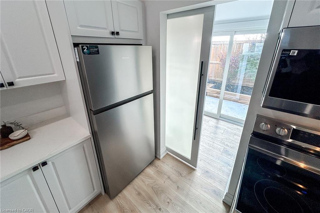 654 West 5Th Street, Hamilton, ON - Indoor Photo Showing Kitchen
