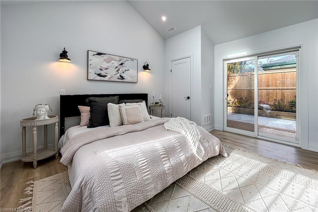 654 West 5Th Street, Hamilton, ON - Indoor Photo Showing Bedroom
