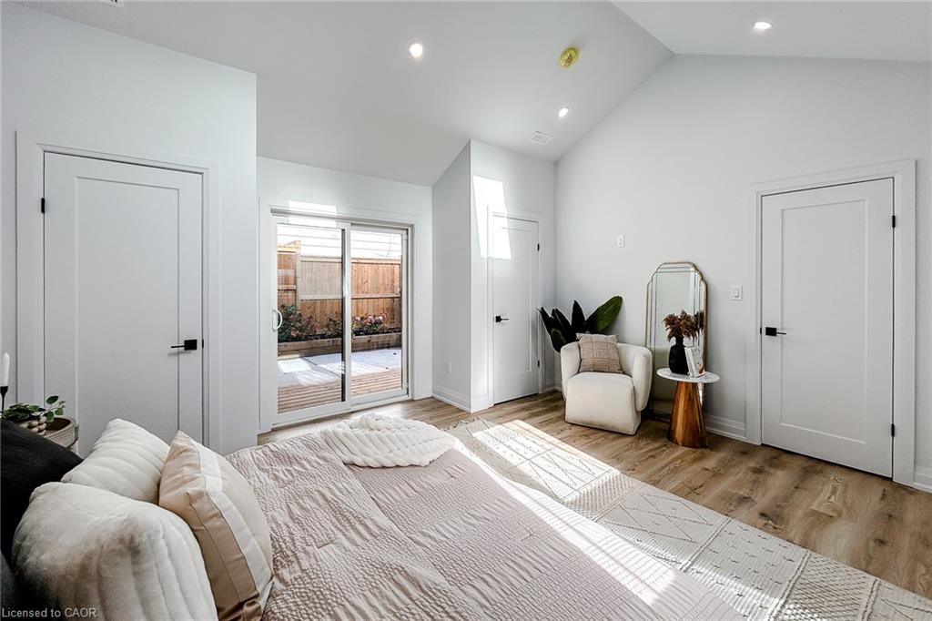 654 West 5Th Street, Hamilton, ON - Indoor Photo Showing Bedroom