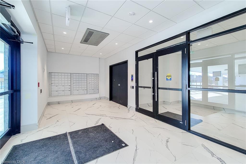 518-1936 Rymal Road E, Hamilton, ON - Indoor Photo Showing Other Room