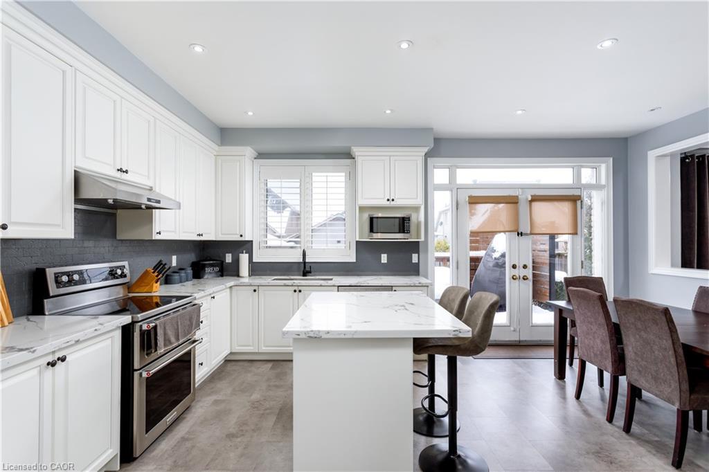 2472 Chaplin Road, Oakville, ON - Indoor Photo Showing Kitchen With Stainless Steel Kitchen With Upgraded Kitchen