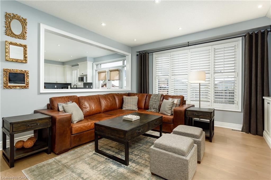 2472 Chaplin Road, Oakville, ON - Indoor Photo Showing Living Room