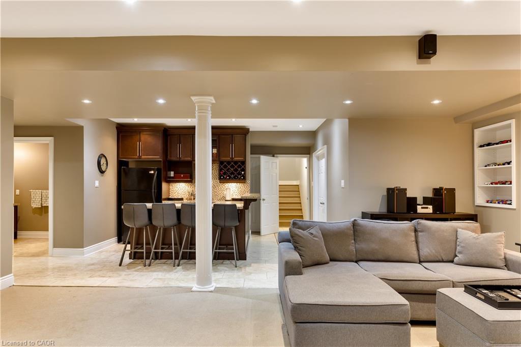 2472 Chaplin Road, Oakville, ON - Indoor Photo Showing Living Room