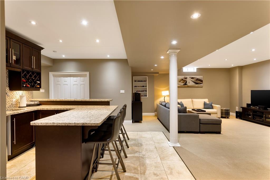 2472 Chaplin Road, Oakville, ON - Indoor Photo Showing Kitchen